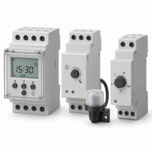 Temporizzatore ABB CT-ERE ritardo all'eccitazione 0,3-30 s 24-230 V AC guida DIN